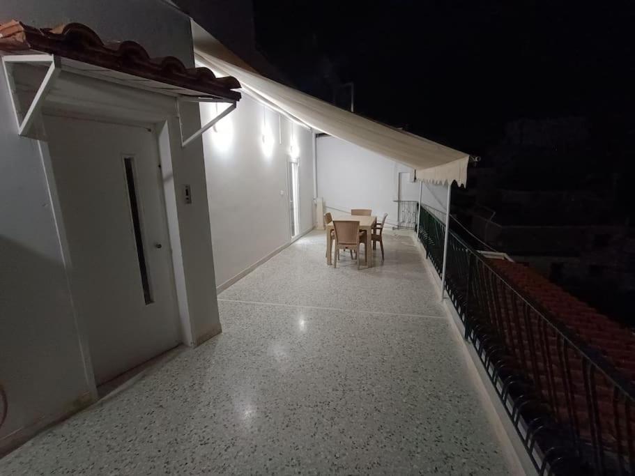 Athens Sky Suites 1 Пірей Екстер'єр фото